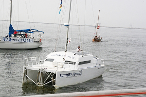 Mr. Horie arrives at Shin-Nishinomiya yacht harbor