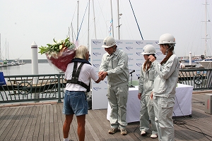 The building team presents flowers