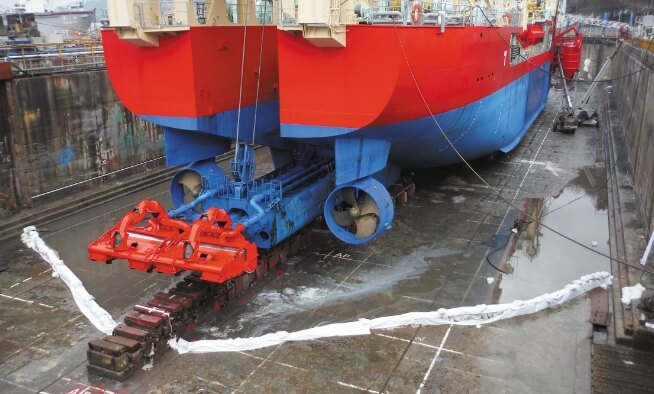 Oil removal work (Dredger Ship)