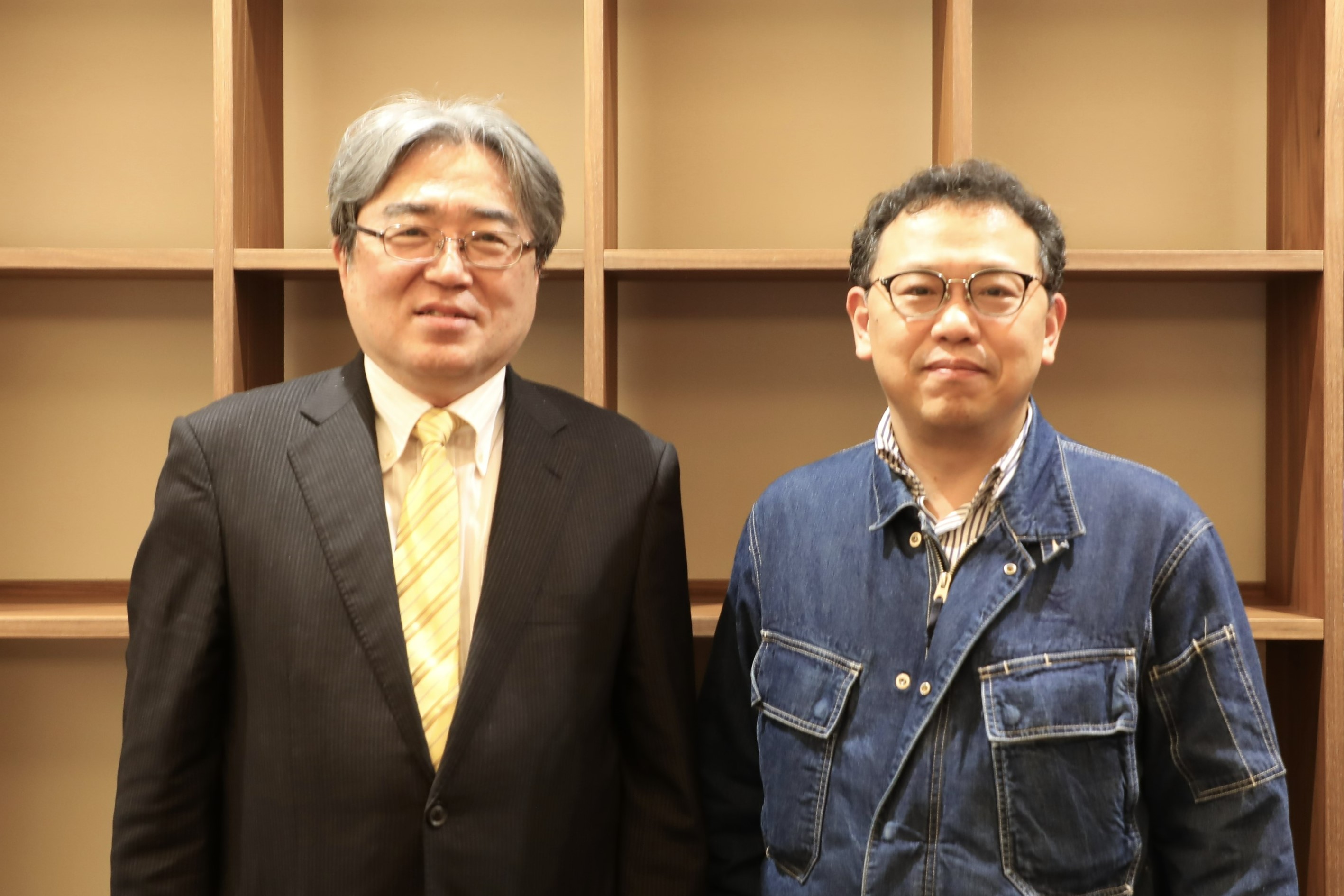 広島大学 安川宏紀教授（左）と常石造船 柴田憲一設計本部長（右）